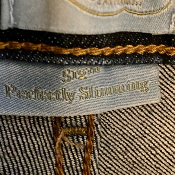 Signature by Levi Strauss 512 Gold Label Perfectly Slimming Capri Jeans - Picture 6 of 7
